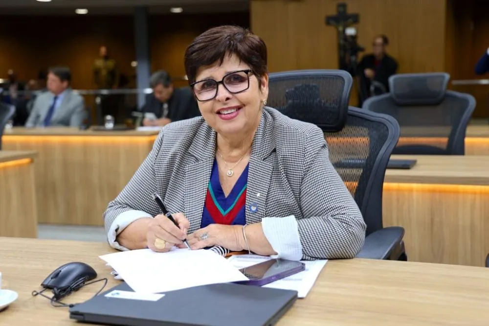 Lei cria política estadual de combate à evasão escolar de mães e pais adolescentes em Goiás